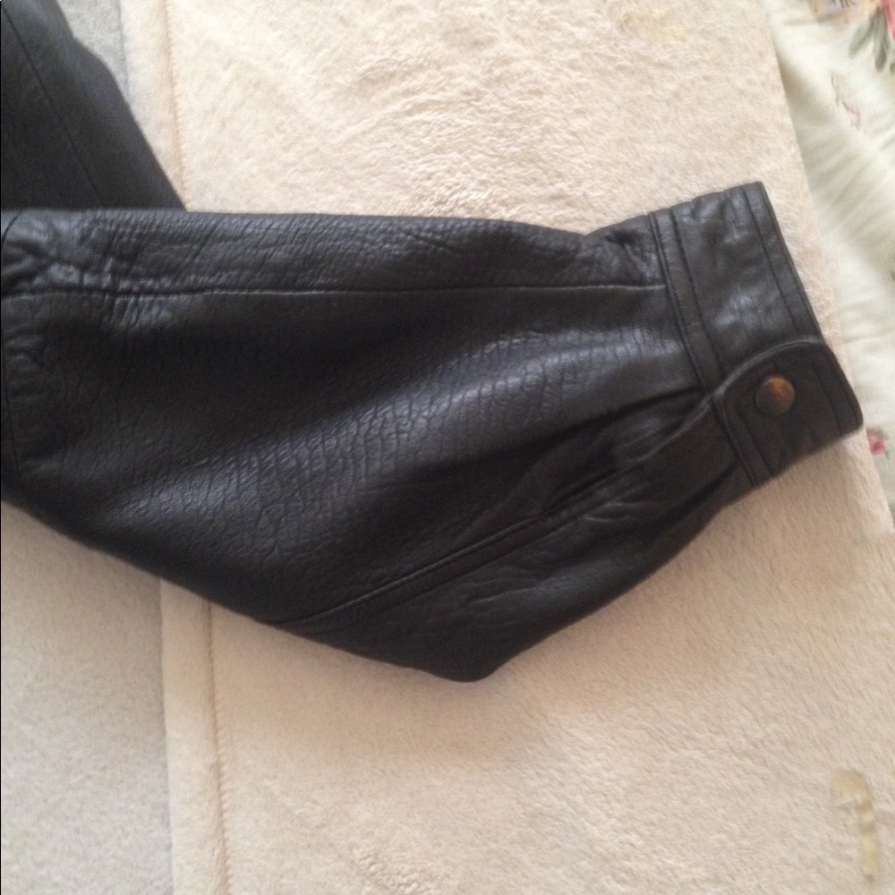 ๐LUCIOUS LEATHER๐ - Picture 6 of 7