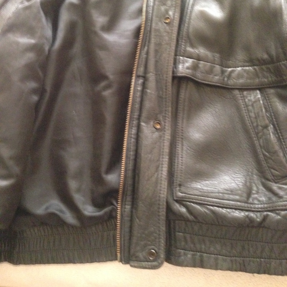 ๐LUCIOUS LEATHER๐ - Picture 7 of 7