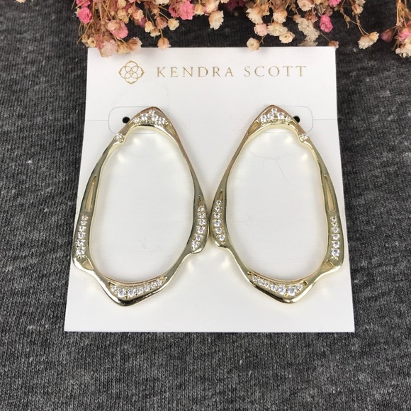 NWT Kendra Scott Livi Gold Stud Earrings - Picture 2 of 3