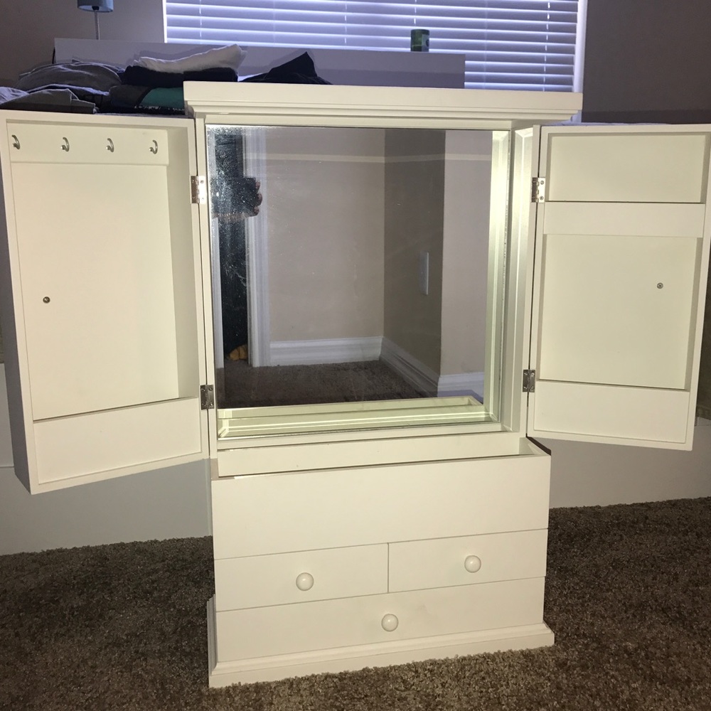White Jewelry & Make-up Holder / Vanity w/mirror