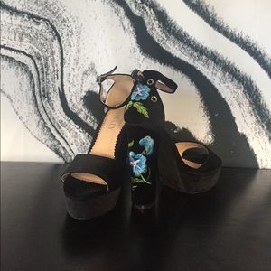 1️⃣only worn once! Like New Platform Heeled Sandal