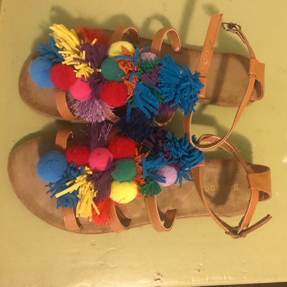 Pom Pom sandals!