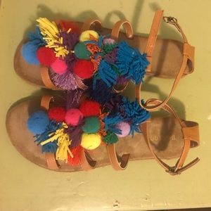 Pom Pom sandals!