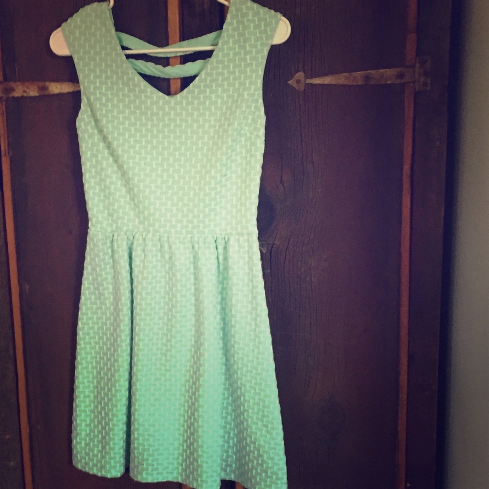 Super cute dress!