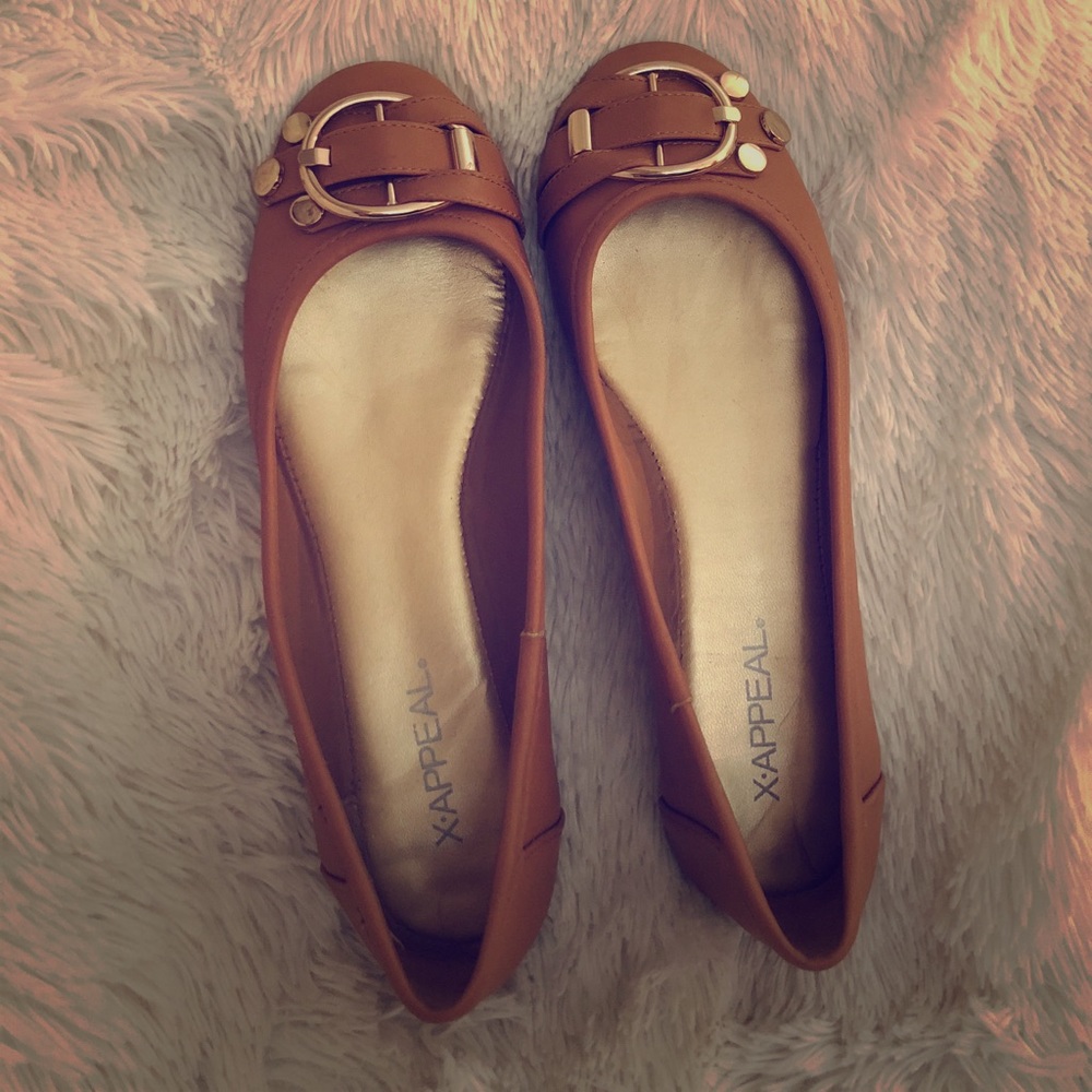 Tan flats with gold buckle