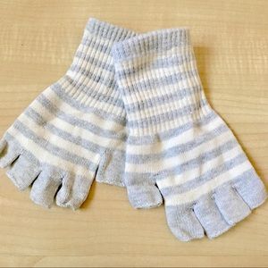 American Eagle Outfitters | Fingerless Gloves