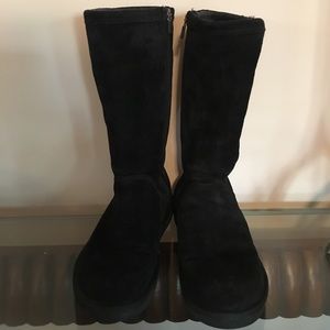 New authentic women Ugg black suede boots size 5