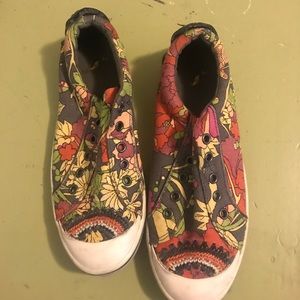 Sakroots slip on tennis shoes