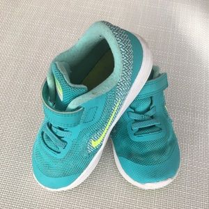Toddler Nike Flex Run Athletic Shoe