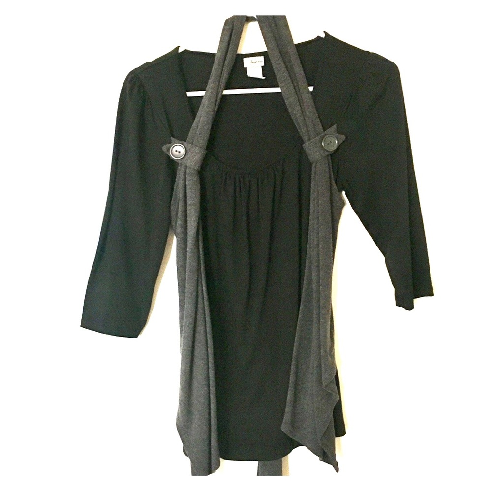 Daytrip Black top with grey scarf and bow in back