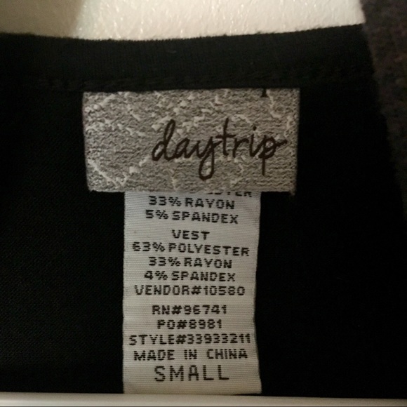 Daytrip Black top with grey scarf and bow in back - Picture 3 of 4