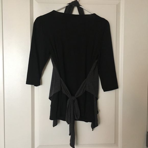 Daytrip Black top with grey scarf and bow in back - Picture 4 of 4