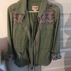 UNWORN MILITARY JACKET W TRIBLE DETAILING