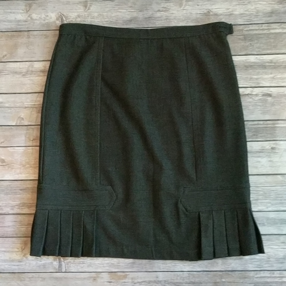 Final Max Studio dark gray chambray skirt