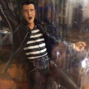 Elvis 🕺 doll.