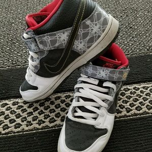 Nike Mid SB Dunks (Great Condition)