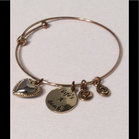 🌺LIFE’S A BEACH BRACELET WITH CHARMS. HEARTS ❤️ - Picture 3 of 5