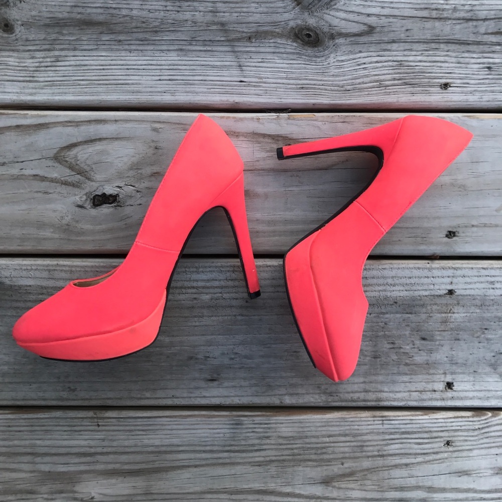 Bright coral round pointed pumps