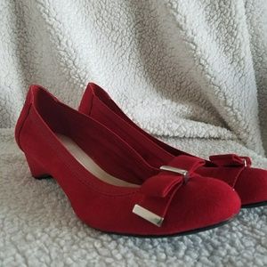NEVER WORN Red Shoes with Bow Detail
