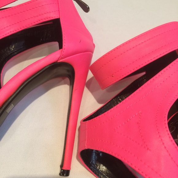 Guilty Soles hot pink & black strappy heels size 7 - Picture 5 of 6
