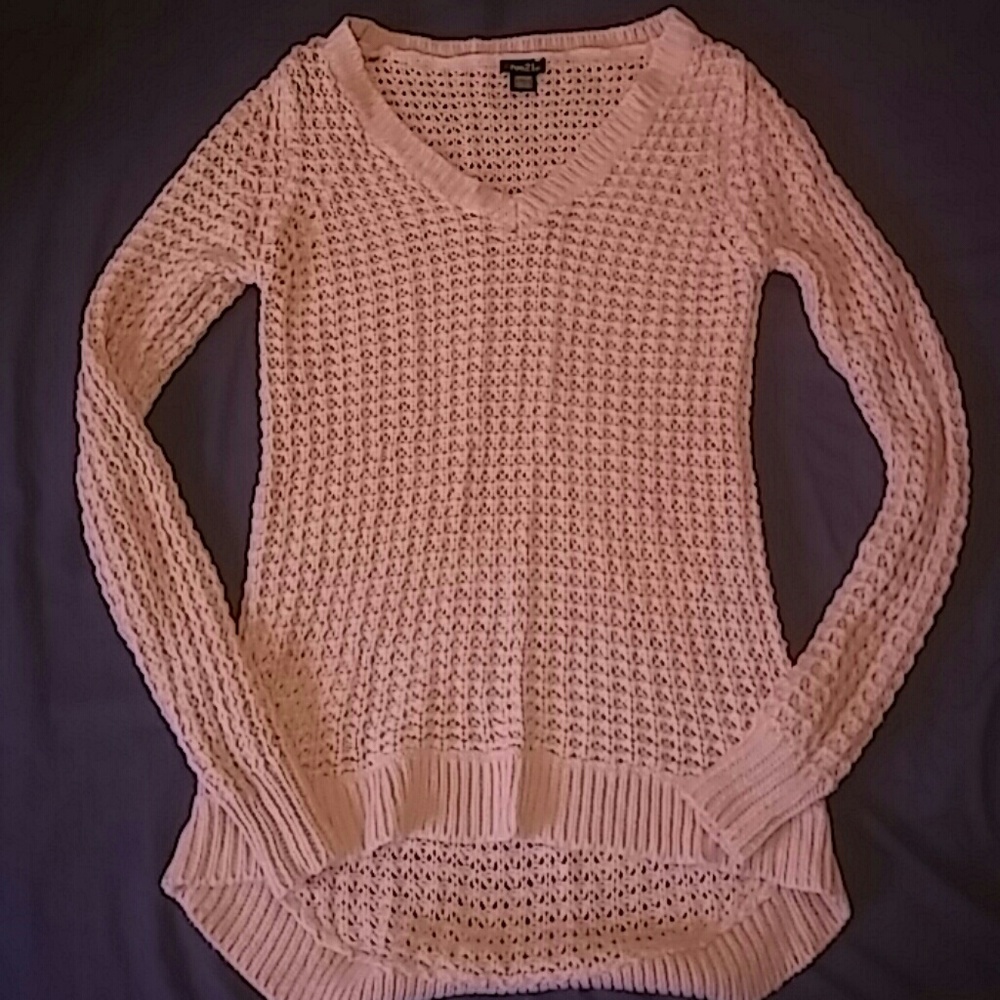 Cute blush pink v neck knit sweater!