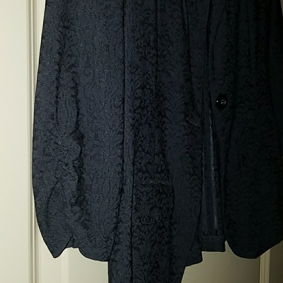 One button patterned blouse - Picture 2 of 5