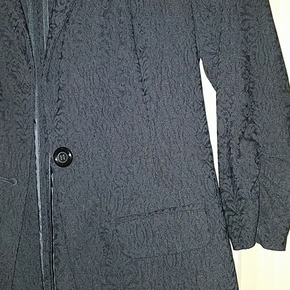 One button patterned blouse - Picture 3 of 5