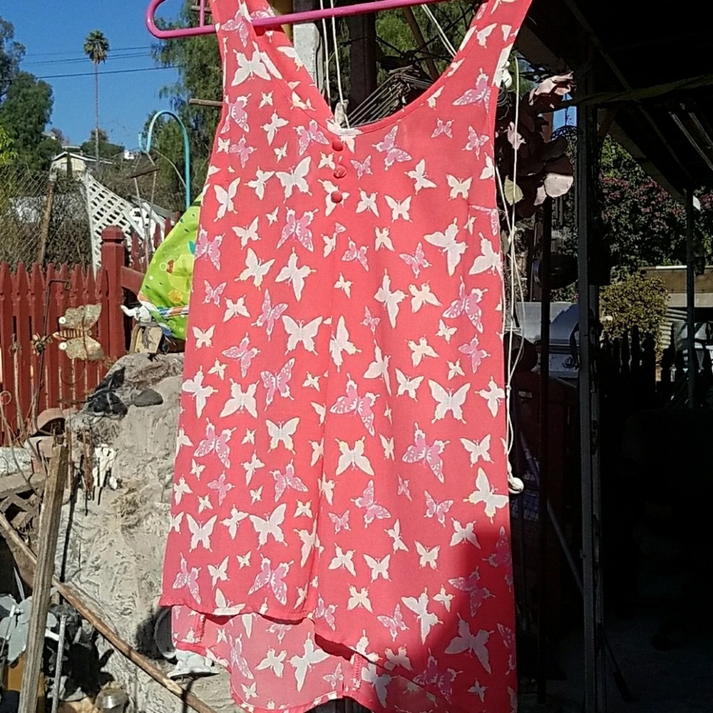 Cute summery flowing top.
