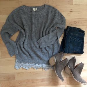 Oversize sweater with lace trim