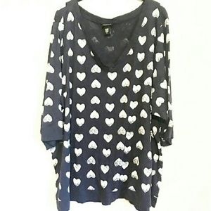 Torrid - Raglan Tee - Navy w/white hearts sz 6