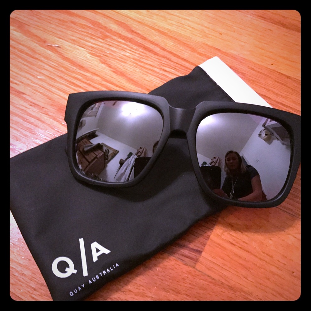 😎 Quay On The Prowl Sunglasses - never worn!