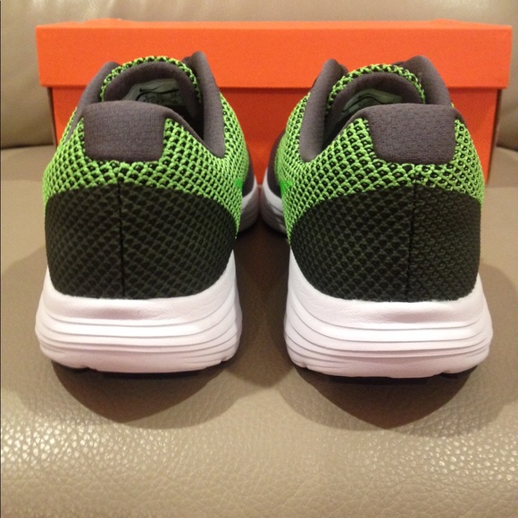 NWT men's Nike shoes - Picture 5 of 8