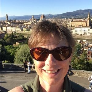 Meet your Posher, Suzanne