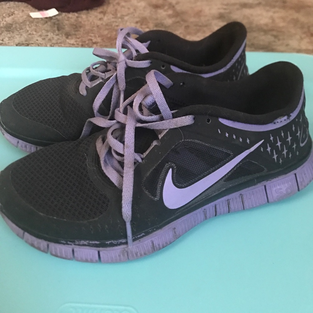 Black and purple Nike free run