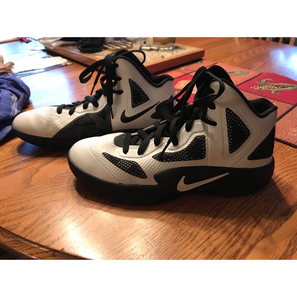 Nike basketball shoes unisex