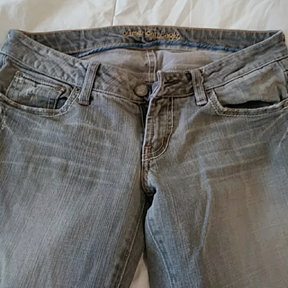 Slightly worn American Eagle jeans, size 6
