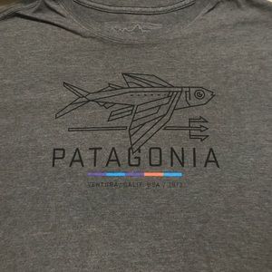 ***Must Go**** Patagonia T-Shirt Large Slim Fit