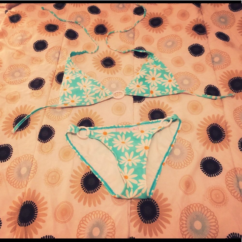 NWOT daisy bikini