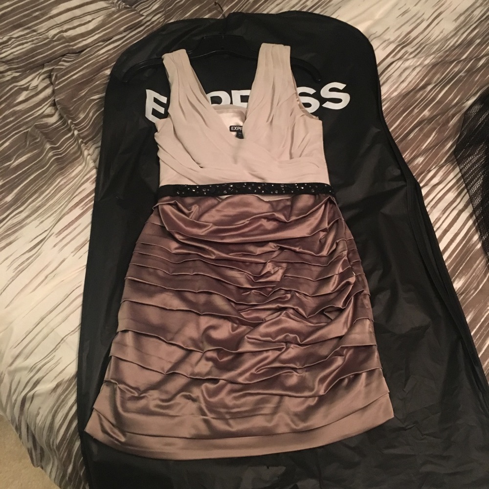 Short beige Express dress size 4