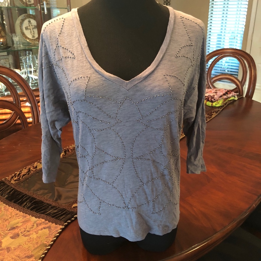 Cute little gray 3/4 sleeve beaded top. Size small