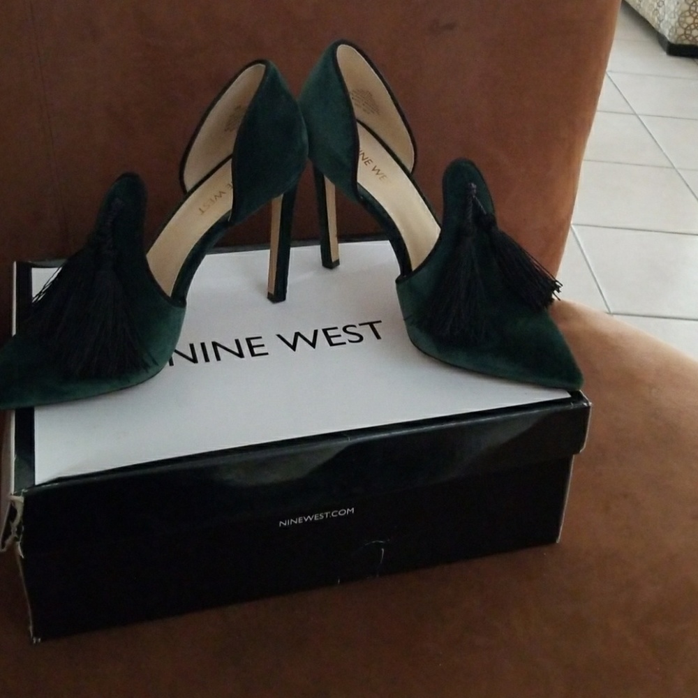 Nine West Pointy toe pumps