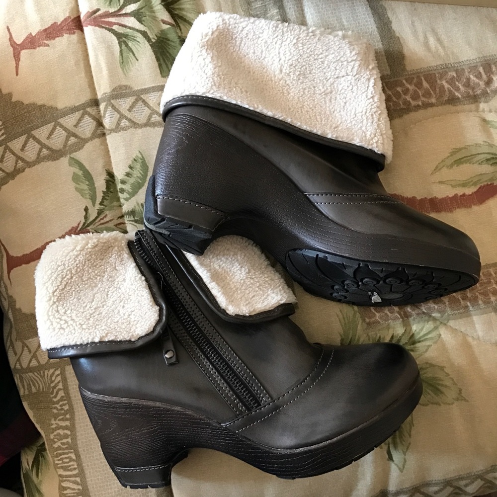 NEW JBU Brown Oak Boots with White Vegan Faux Fur