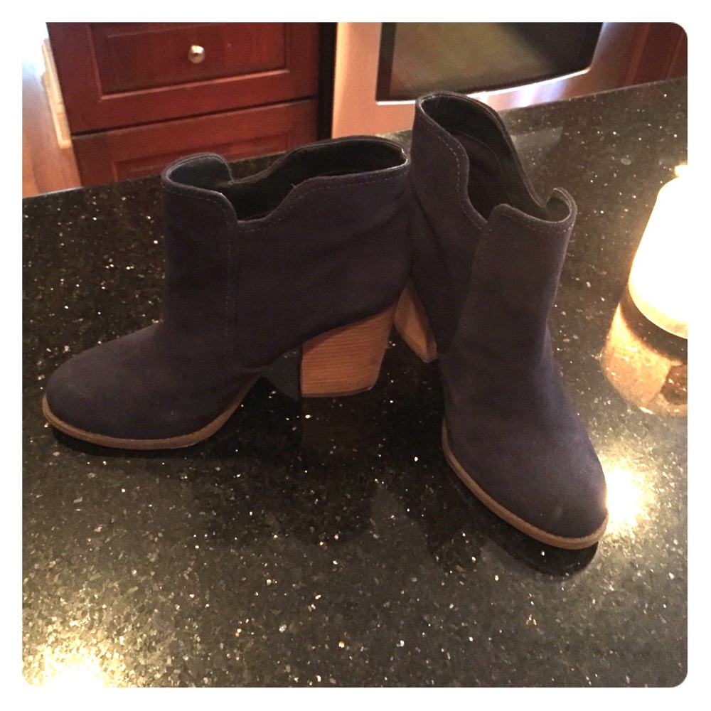 Hot Navy Blue Suede Jessica Simpson Booties!