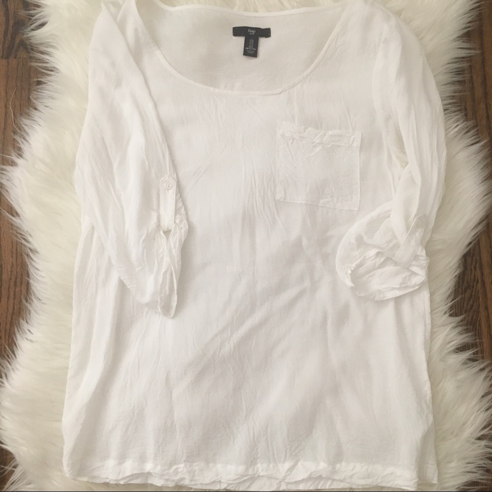 EUC white 3/4 sleeve pocket shirt from Gap. Sz XS