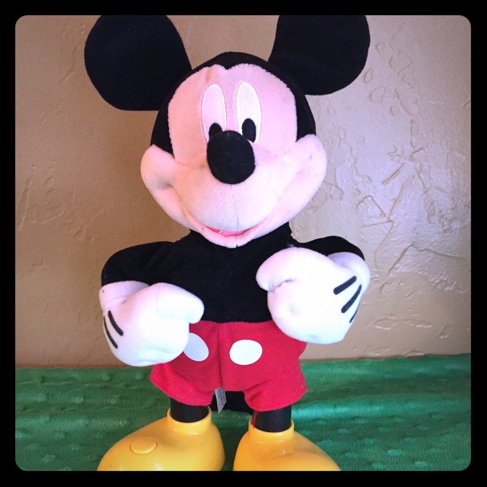 Singing Mickey 🎼