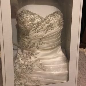 Wedding dress!!! Size 8 with undergarments