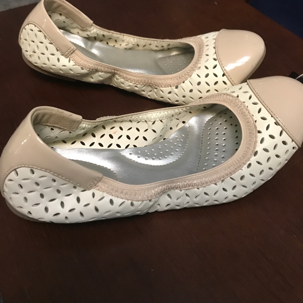 Flats - Picture 2 of 3