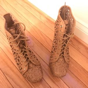 Jeffrey Campbell Lita Daisy platforms. Size 9. New Jeffrey Campbell Lita Daisy platforms. Size 9. New