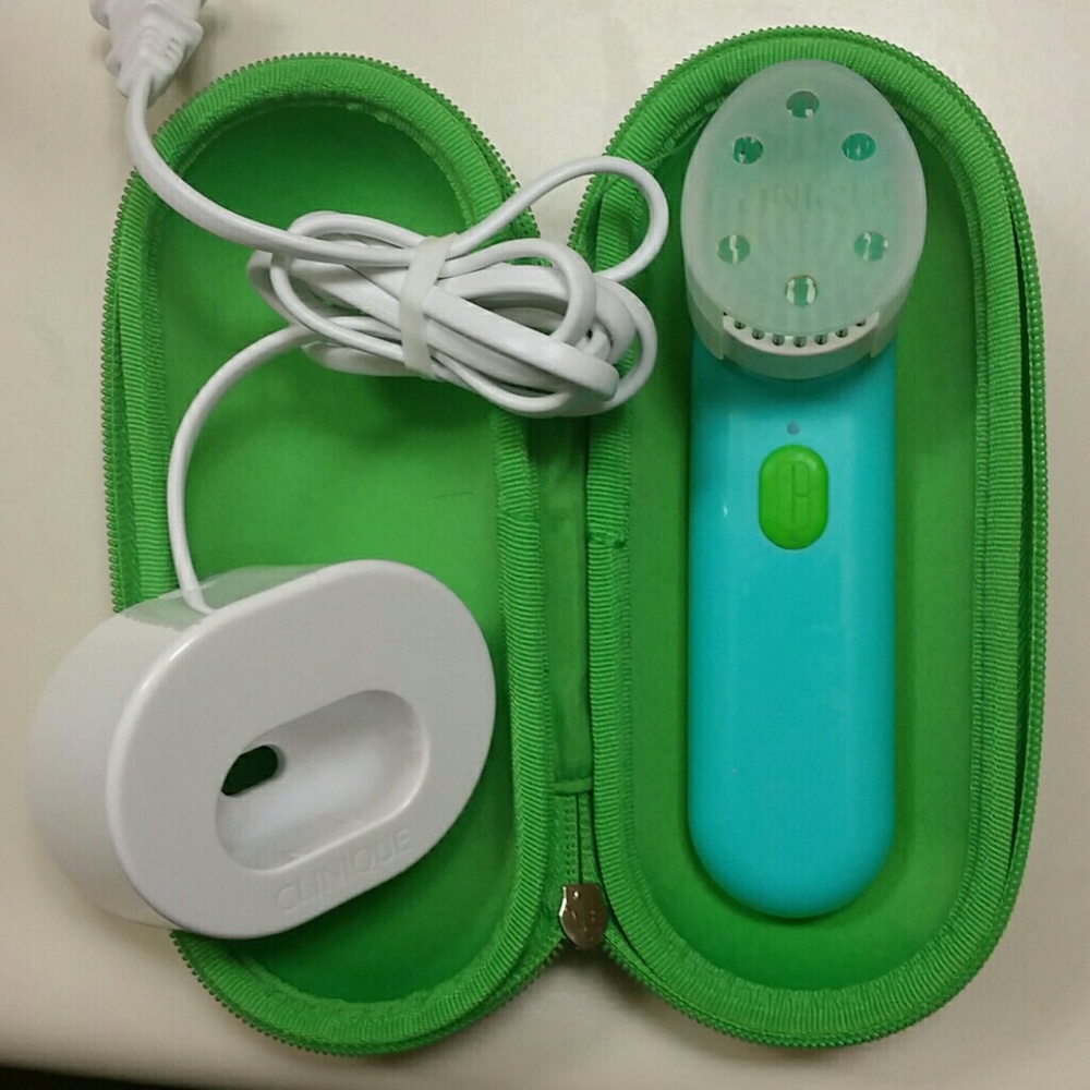 Clinique Sonic Brush