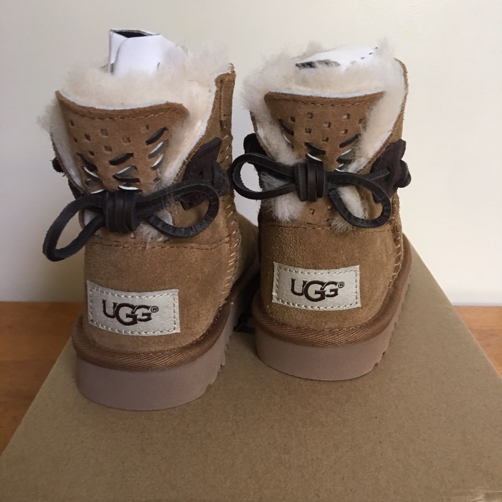 NWT toddler ugg size 8